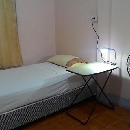 D'S Corner & Guesthouse Phuket Стая снимка