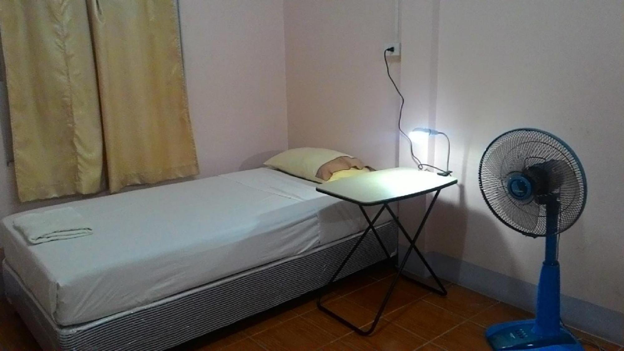 D'S Corner & Guesthouse Phuket Стая снимка