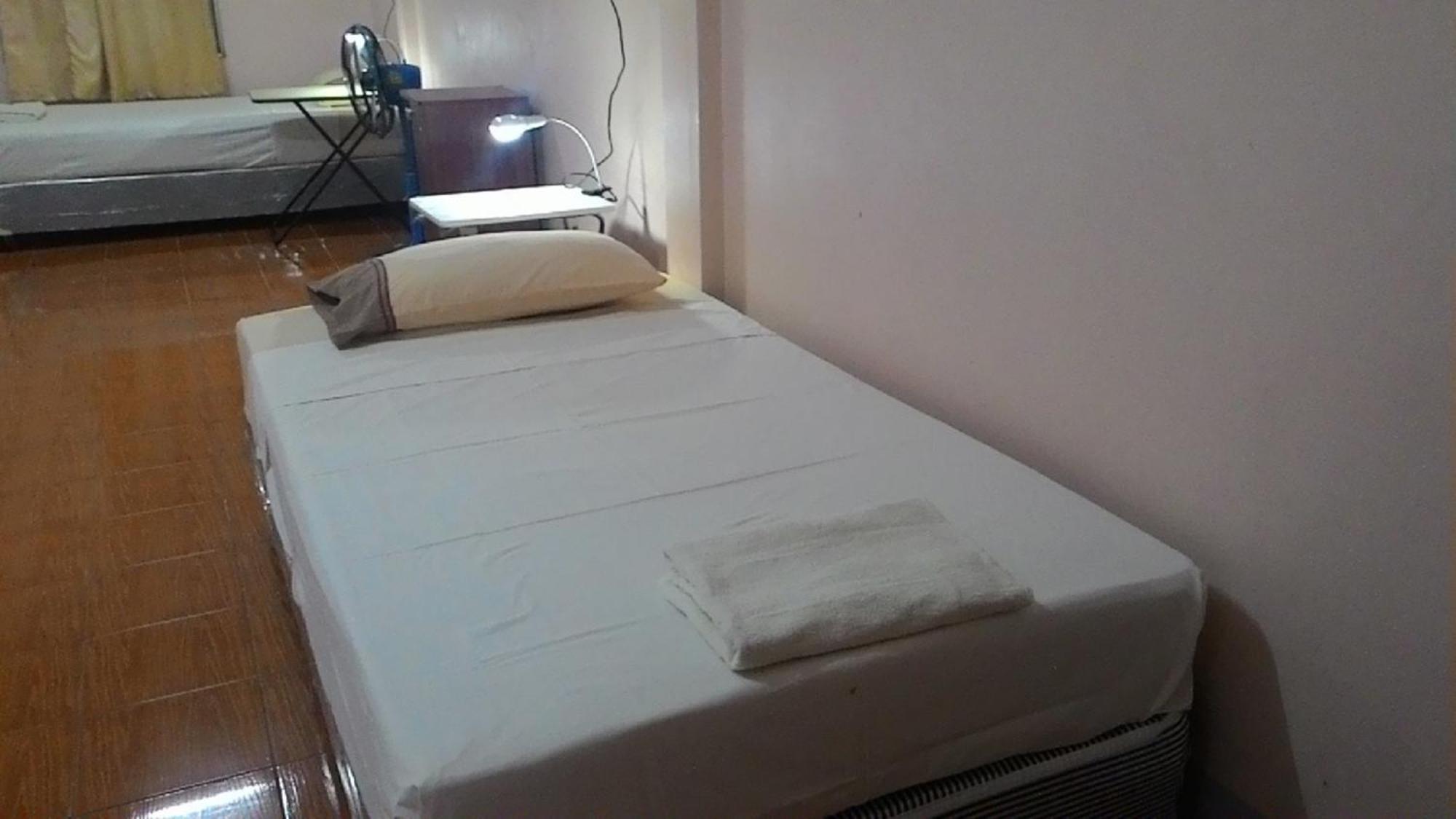D'S Corner & Guesthouse Phuket Стая снимка