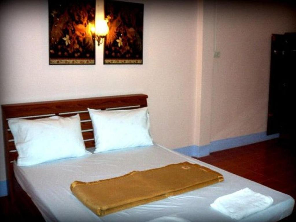 D'S Corner & Guesthouse Phuket Стая снимка