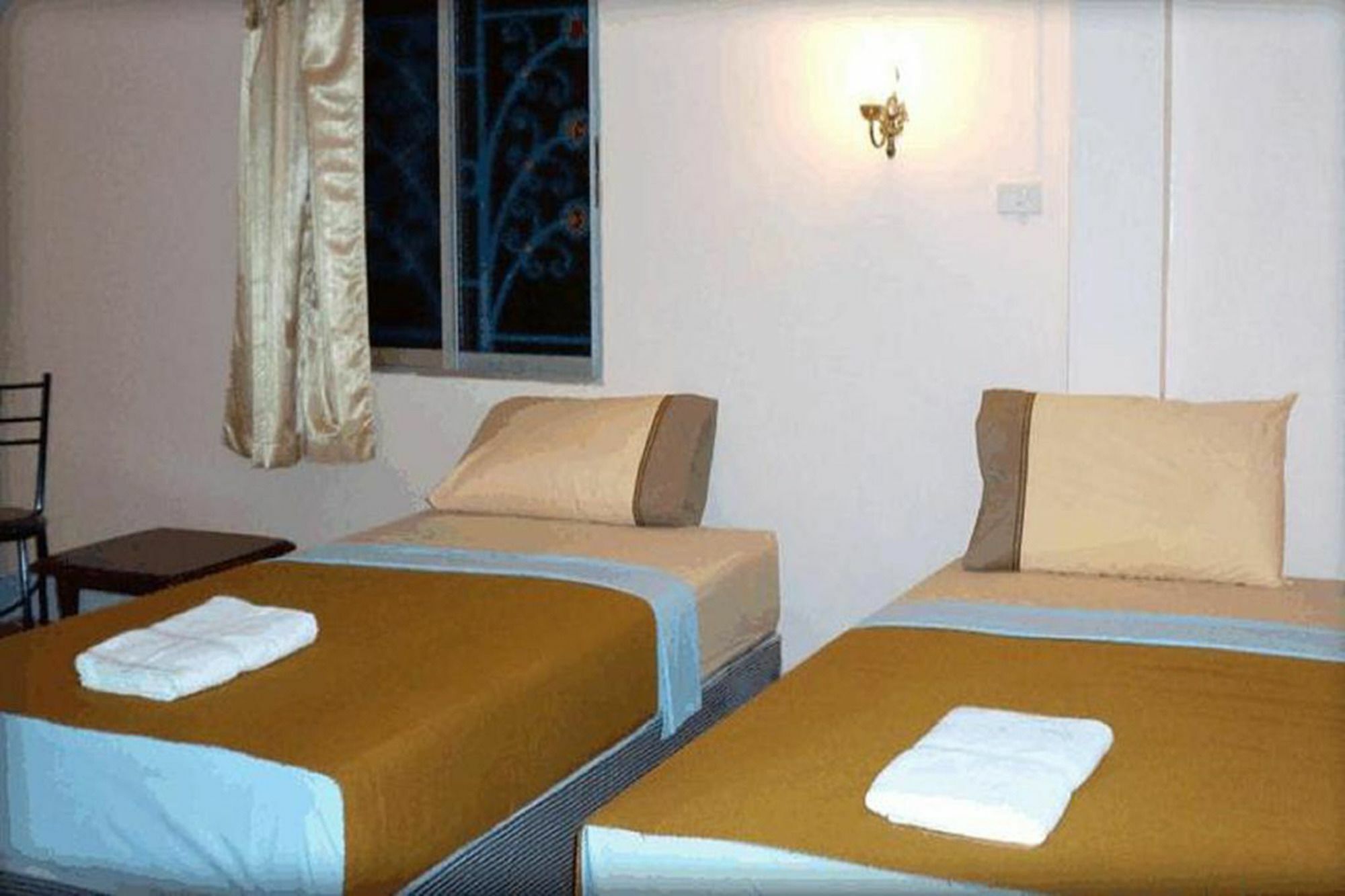 D'S Corner & Guesthouse Phuket Екстериор снимка